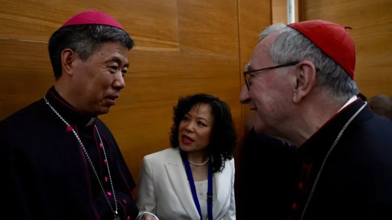 Parolin, Shen Bin | Il cardinale Parolin con il vescovo di Shanghai Shen Bin, Pontificia Università Urbaniana, 21 maggio 2024 | Teresa Tseng Kuang Yi da Vatican News