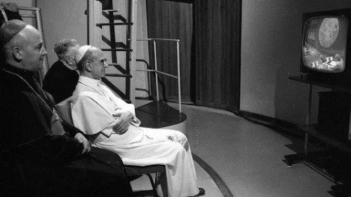 Paolo VI segue l'allunaggio |  | Vatican Media