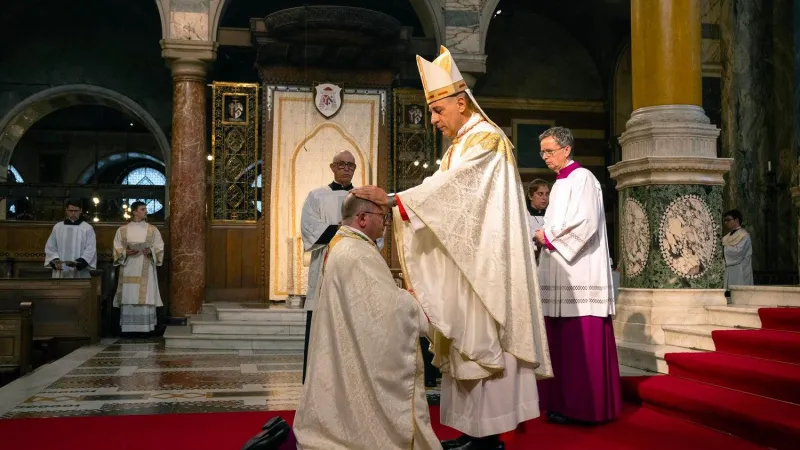 Cardinale Fernandez, David Waller | Il cardinale Fernandez ordina vescovo David Waller | Marcin Mazur / Vatican News
