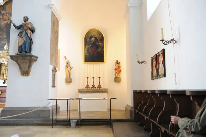 La cappella con la immagine della Madonna che scioglie i nodi |  | Nicholas Schnall