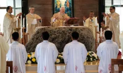 L'arcivescovo Gallagher durante la Messa celebrata con l'episcopato filippino all’abbazia della Trasfigurazione di Malaybalay, 4 luglio 2024 / Account X Rappler