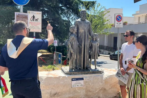 Il momento della benedizione della nuova statua a Locorotondo (Bari) / Credit Ans/Agenzia Info Salesiana