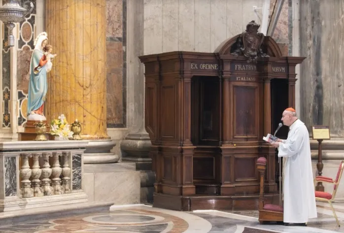 Il Cardinale Comastri Riprende La Recita Del Rosario In San Pietro