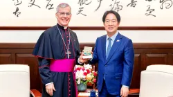 L'arcivescovo Charles Brown con il presidente di Taiwan Lai / cortesia presidenza di Taiwan