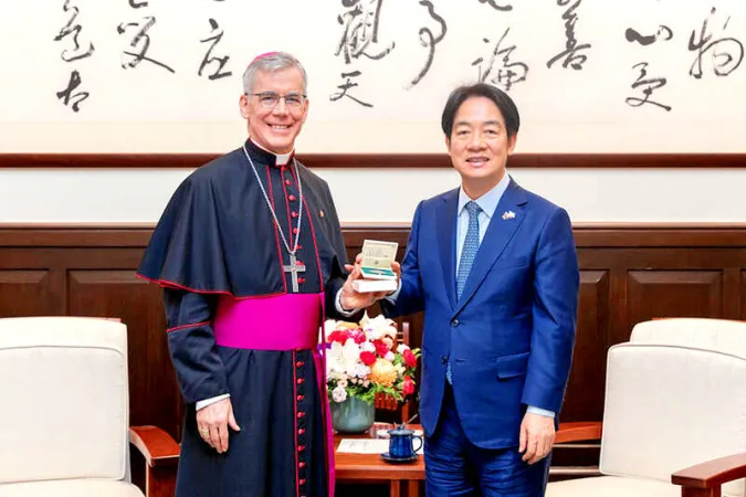 Taiwan - Santa Sede | L'arcivescovo Charles Brown con il presidente di Taiwan Lai | cortesia presidenza di Taiwan