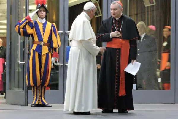 Papa Francesco a colloquio con il Cardinale Pietro Parolin, segretario di Stato vaticano / Marco Mancini / ACI Stampa