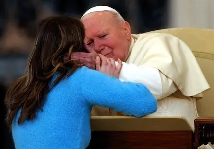 Bénédicte Lutaud racconta la vita delle donne in Vaticano: «Una psichiatra  polacca era accanto a Giovanni Paolo II in agonia»