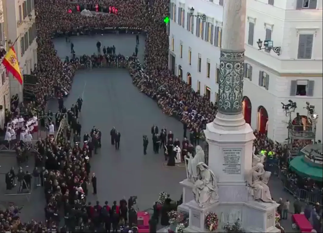 Papa Francesco A Piazza Di Spagna, Preghiera Alla Madonna Anche Per I ...