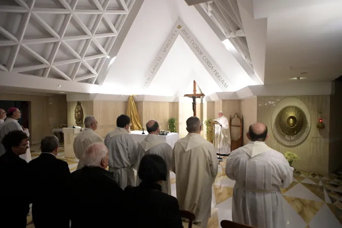 Papa Francesco a Santa Marta | Papa Francesco durante una Messa celebrata nella cappellina della Domus Sanctae Marthae | Vatican Media / ACI Group