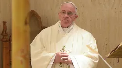 Papa Francesco durante una Messa a Santa Marta / L'Osservatore Romano / ACI Group