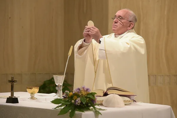 Il Papa celebra la messa a Santa Marta / @Osservatore Romano