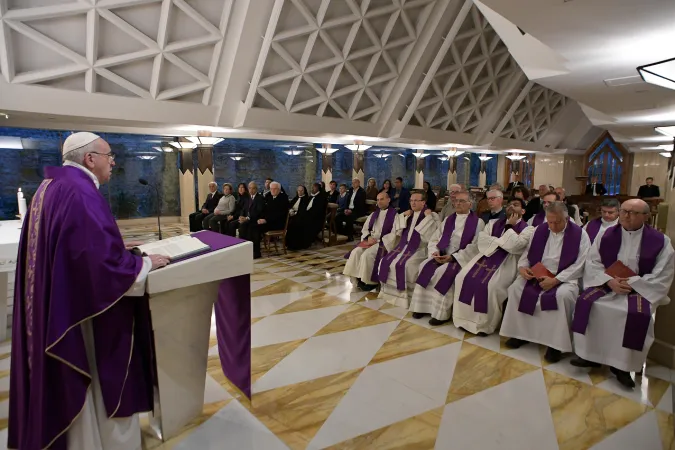  Papa Francesco e tra i fedeli il Presidente Mattarella |  | Vatican Media - ACI Group