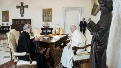 Papa Francesco e l'arcieparca della Chiesa Cattolica Armena ad Istanbul Levon Zekiyan, Palazzo Apostolico Vaticano, 12 novembre 2020 / Vatican Media / ACI Group