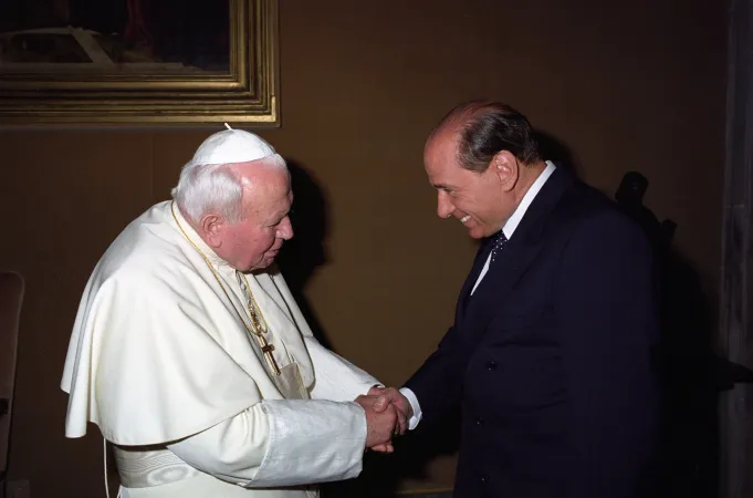 Giovanni Paolo II e Silvio Berlusconi - Vatican Media |  | Giovanni Paolo II e Silvio Berlusconi - Vatican Media