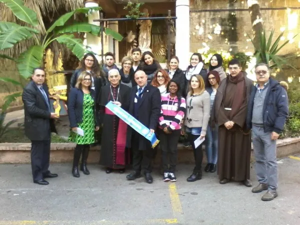 I ragazzi del Parlamento con monsignor Pennisi |  | La Discussione