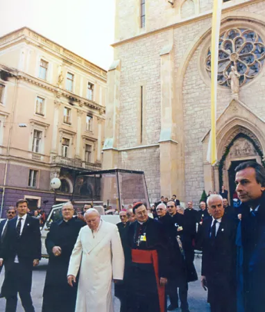 La visita di Giovanni Paolo II alla Cattedrale di Sarajevo | La visita di Giovanni Paolo II alla Cattedrale di Sarajevo | http://www.papa.ba