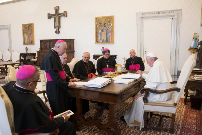 Papa Francesco e i vescovi del Venezuela | Papa Francesco incontra la presidenza della Conferenza Episcopale del Venezuela, Vaticano, 8 giugno 2017 | L'Osservatore Romano / ACI Group