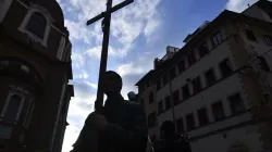 Lo svolgimento di una processione  / chiciseparera.chiesacattolica.it