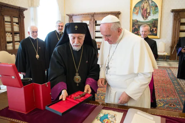 Il Papa riceve il Sinodo Patriarcale della Chiesa Armeno-Cattolica / Osservatore Romano