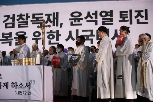 Una messa celebrata dai sacerdoti aderenti al CPAJ / joongang