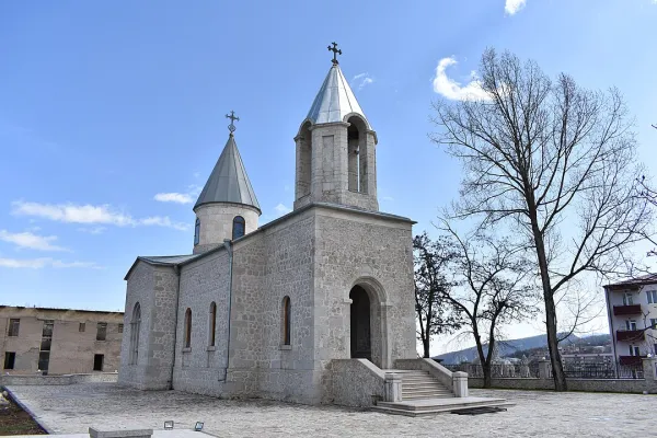 La chiesa di San Giovanni Battista a Shushi prima della distruzione / By Yerevantsi - Own work, CC BY-SA 4.0, https://commons.wikimedia.org/w/index.php?curid=67321298