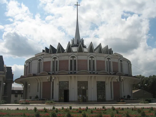 Cattedrale cattolica di Iasi | La Cattedrale di Santa Maria Regina di Iasi | Wikimedia Commons