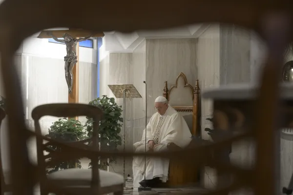 Papa Francesco durante una Messa nella Domus Sanctae Marthae / Vatican Media / ACI Group