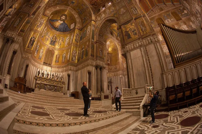 I mosaici del Patocrator a Monreale durante le riprese |  | Diocesi di Monreale 