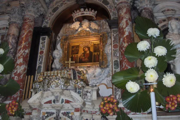 L'immagine della Madonna di Trsaat, donata 650 anni fa dal Beato Urbano V alla popolazione inconsolabile per la perdita della Santa Casa / PD