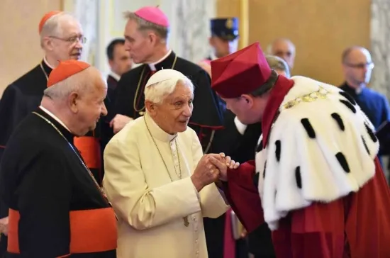 Benedetto XVI riceve la laurea Honoris Causa a Castelgandolfo |  | Fondazione Ratzinger