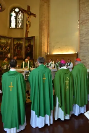 Benedetto XVI e il Ratzinger Schuelerkreis | Benedetto XVI e il Ratzinger Schuelerkreis, Campo Santo Teutonico, Città del Vaticano, 30 agosto 2015  | Fondazione Ratzinger