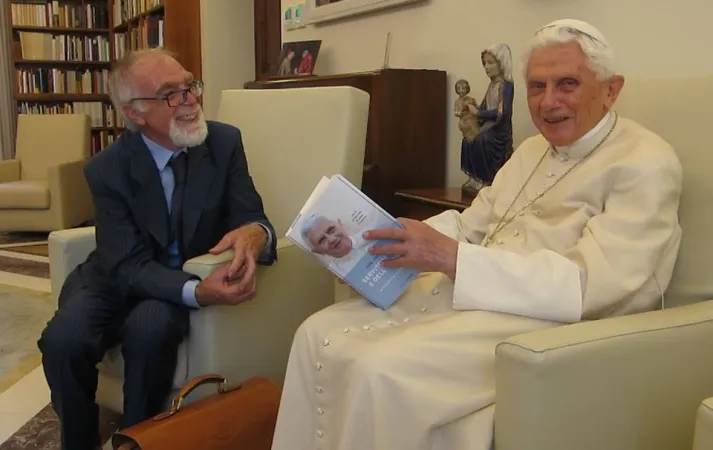 Benedetto XVI con Elio Guerriero |  | FB