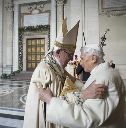 Il Papa Francesco e il Papa Benedetto alla Porta Santa  |  | Osservatore Romano 