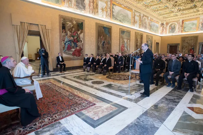 Papa Francesco e i Padri Scolopi | L'udienza di Papa Francesco con i Chierici regolari Poveri della Madre di Dio delle Scuole Pie (Scolopi), Sala del Concistoro, Palazzo Apostolico, 10 novembre 2017 | L'Osservatore Romano / ACI Group