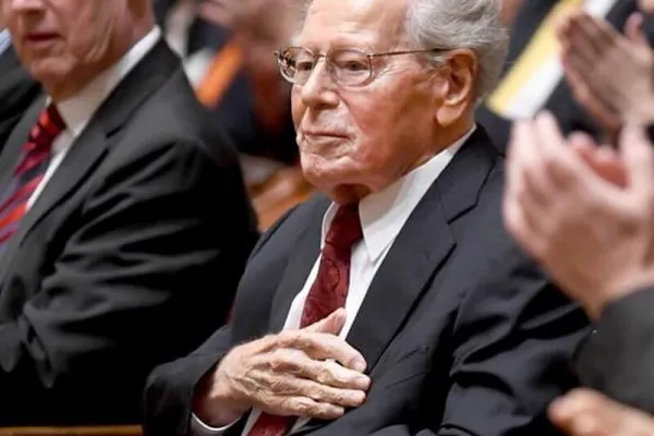 Una immagine recente del teologo Hans Küng, morto a 93 anni lo scorso 6 aprile / Weltethos Stiftung