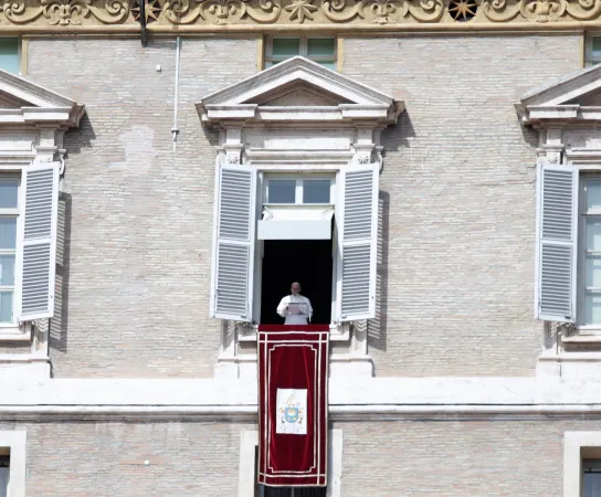 Papa Francesco, Angelus | Papa Francesco durante la lettura di un Angelus | Lucia Ballester / ACI Group