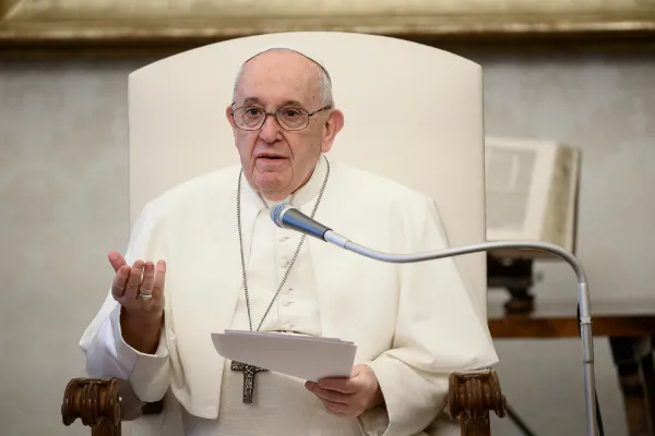 Papa Francesco durante una udienza generale nella Biblioteca del Palazzo Apostolico / Vatican Media / ACI Group