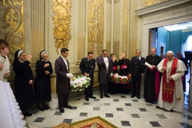 Il Papa benedici gli agnelli |  | Osservatore Romano