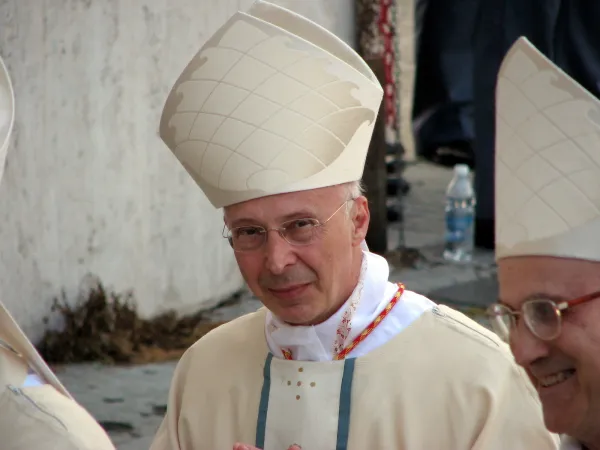 Cardinal Bagnasco | Il Cardinal Angelo Bagnasco al termine di una Messa  | www.chiesadigenova.it