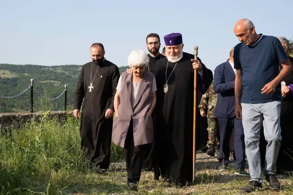 Un momento della visita di Karekin II in Artsakh / Easterdiocese