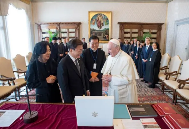 Papa Francesco e Moon Jae-in, Presidente della Corea del Sud |  | Vatican Media - ACI Group