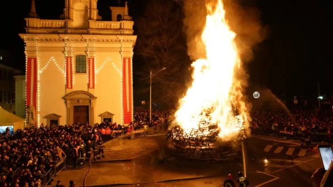 Un falò per Sant'Antonio abate |  | Chiesa di Milano