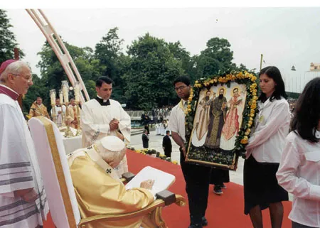 Giovanni Paolo II nella messa di beatificazione di  Padri Kamen Vitchev, Pavel Djidjov e Josaphat Chichkov  |  | Osservatore Romano 