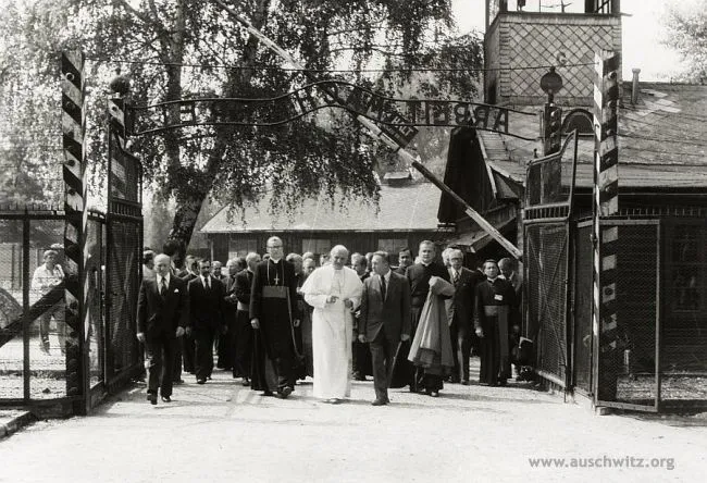 Giovanni Paolo II ad Auschwitz nel 1979 |  | auschwitz.org
