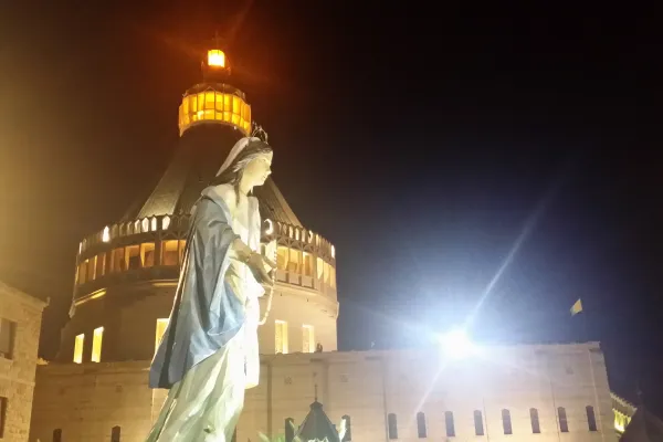 La statua della Vergine in processione durante la veglia per la famiglia, Nazareth, 12 settembre 2015 / Andrea Gagliarducci / ACI Group