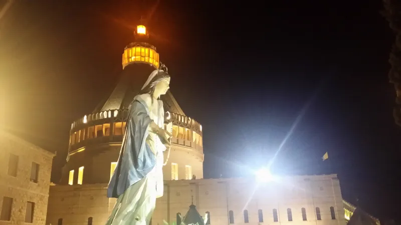 Veglia per la Famiglia, Nazareth | La statua della Vergine in processione durante la veglia per la famiglia, Nazareth, 12 settembre 2015 | Andrea Gagliarducci / ACI Group