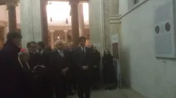 Il Cardinale Walter Brandmueller benedice la targa in onore del Cardinale Mindszenty, Roma, Santo Stefano Rotondo, 4 novembre 2016 / AG / ACI Stampa 