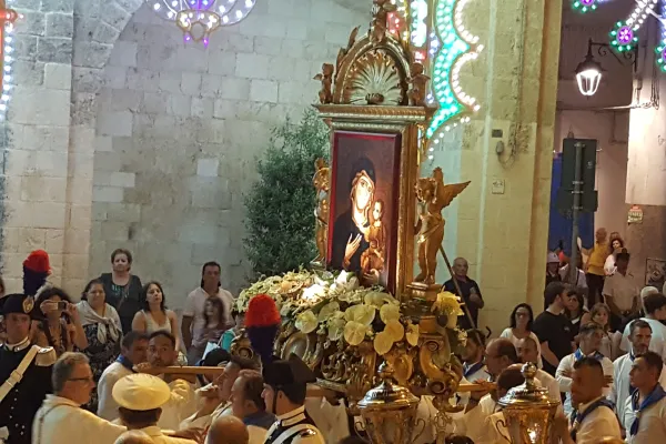 L'arrivo dell'icona della Madonna della Madia in Cattedrale, Monopoli, 14 agosto 2017 / Mimmo Muolo 