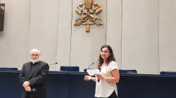 Padre Bruno Ciceri, responsabile dell'Apostolato del Mare nel Dicastero per il Servizio allo Sviluppo Umano Integrale, presenta il prossimo congresso mondiale con Paloma Garcia Ovejero, vicedirettore della Sala Stampa Vaticana / AG / ACI Stampa