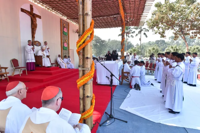 ll Papa presiede la Messa al Suhrawardy Udyan Park di Dacca |  | L'Osservatore Romano - ACI Group